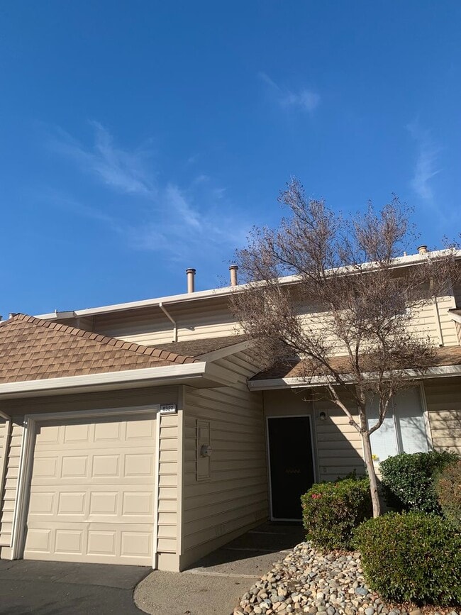 The American River is your backyard! 2 Bed... - The American River is your backyard! 2 Bed... House