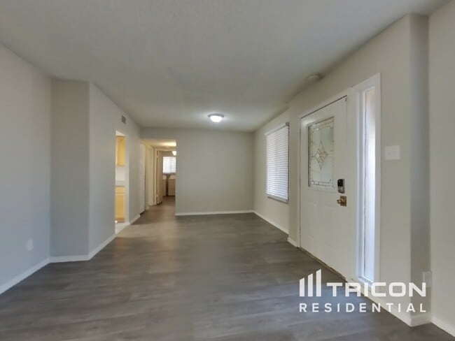 Building Photo - 15614 N 55th Ave