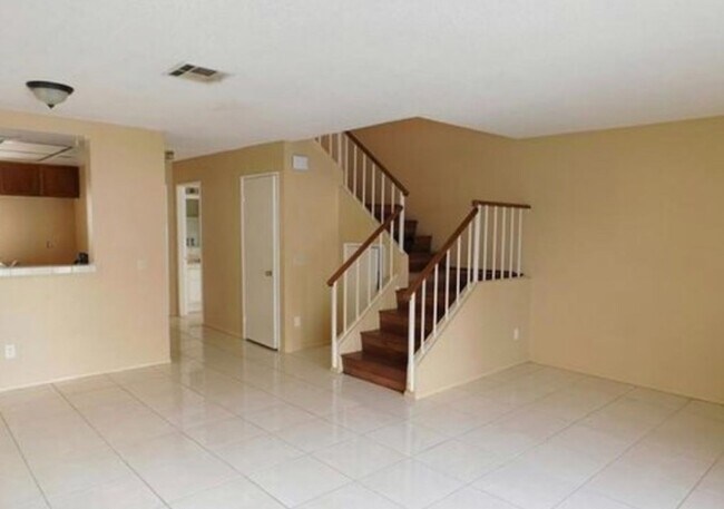 Foto del edificio - 8739 Pinecrest Place