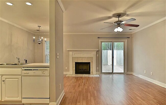 Building Photo - 104 Courtyard Homes Dr
