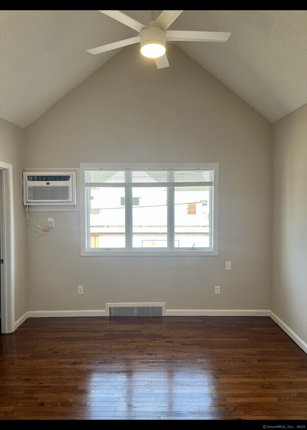 Foto principal - 335 Meriden Rd