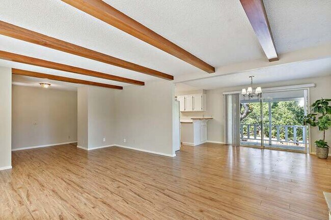 Foto del edificio - 735 Oak Knoll Dr