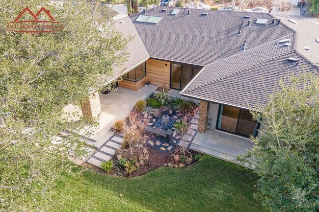 Building Photo - 257 Angela Dr