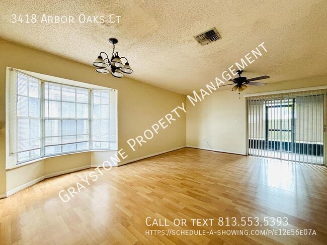 Building Photo - Beautiful 2b/2.5b townhome in the heart of...