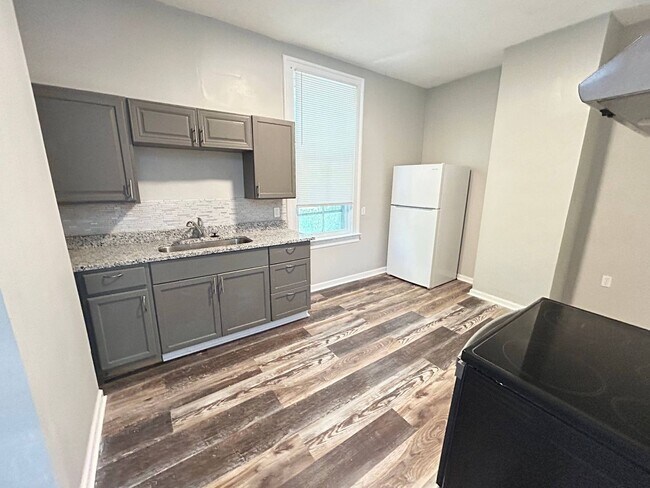 Building Photo - Colerain 4 bedroom!