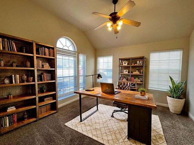 Foto del edificio - 3664 Fossilwood Way