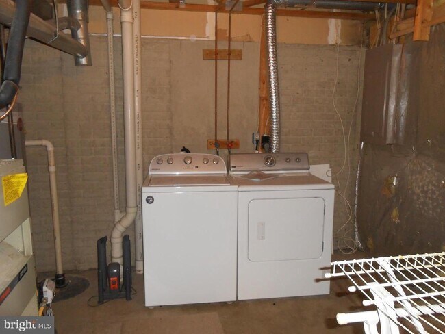Building Photo - 131 Township Ct