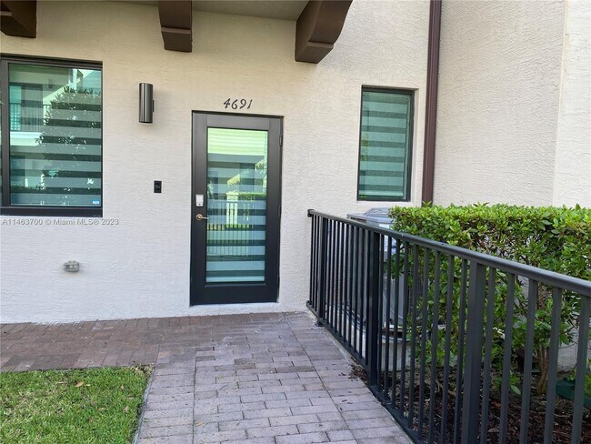 Foto del edificio - 4691 NW 83rd Path