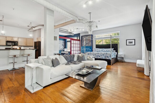 Building Photo - 404 N Laurel Ave