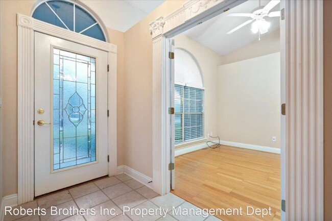 Foto del edificio - 4 br, 3 bath House - 9381 Marchand Ave.