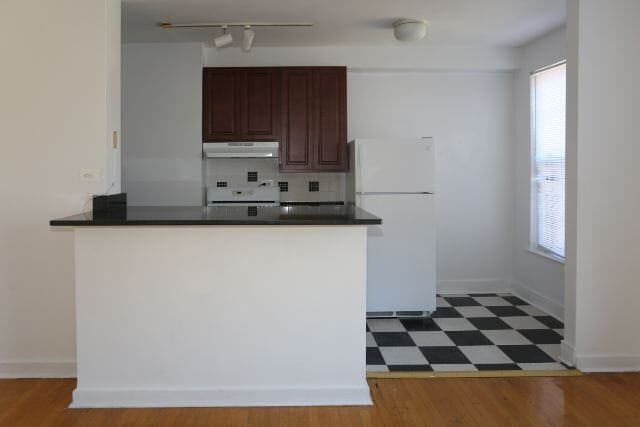 Building Photo - 941 W Carmen Ave