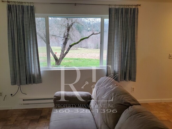 Building Photo - Stunning Secluded 5 Acre Paradise