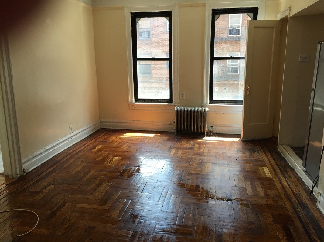 Building Photo - 2121 Beekman Pl