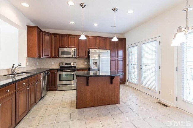 Cocina luminosa y espaciosa - 2636 Laurelcherry St