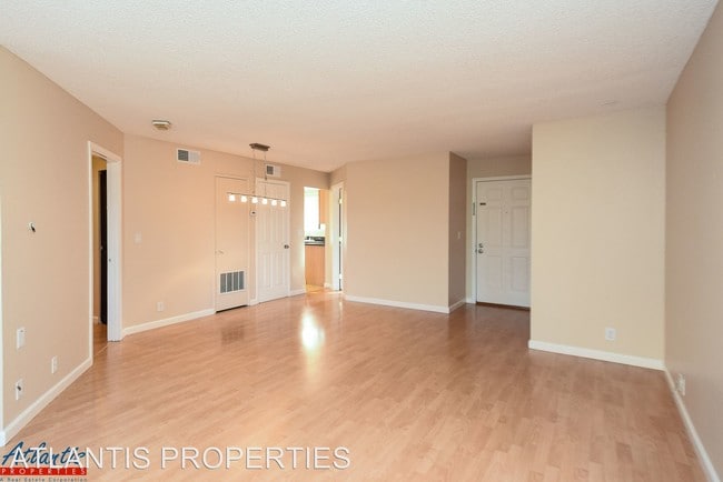 Building Photo - 1 br, 1 bath House - 3202 Kimber Court - #56