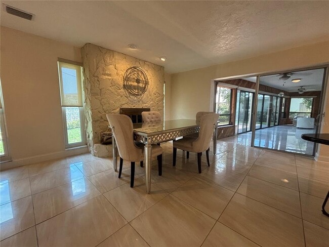 Building Photo - 10073 S Yacht Club Dr