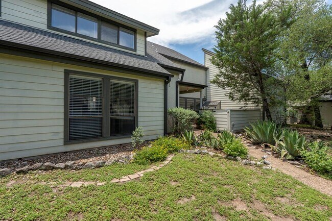 Building Photo - 13 Casa Verde St