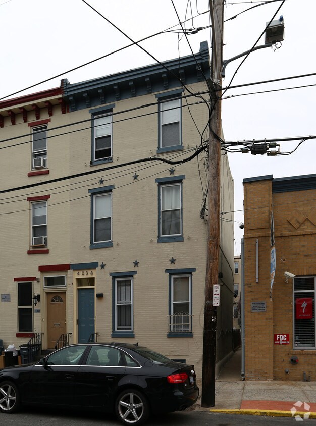 Foto principal - 4038 Locust St