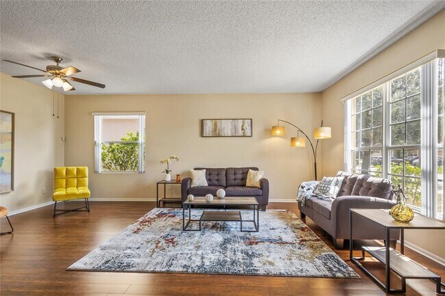 Foto del edificio - 422 Graystone Blvd