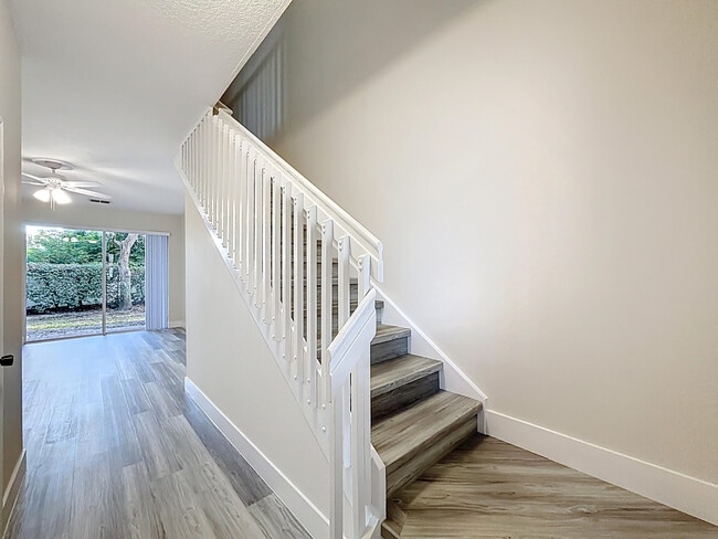 Building Photo - 1010 Seminole Palms Dr