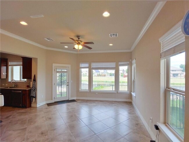 Foto del edificio - 9303 McKnight Lp