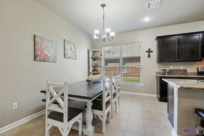 Building Photo - 644 Greenwich Dr