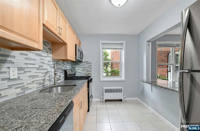 Foto del edificio - 2350 Linwood Ave