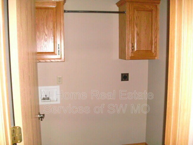 Building Photo - 3921 S Timbercreek Ave