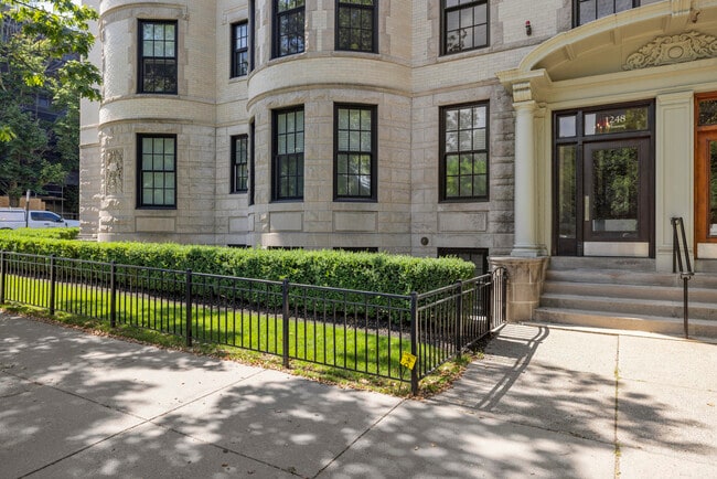 Building Photo - 1248 Beacon St