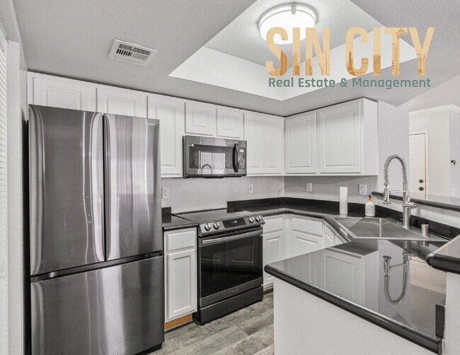 Foto del edificio - "Spacious 2-Bed, 2-Bath Condo Retreat on W...