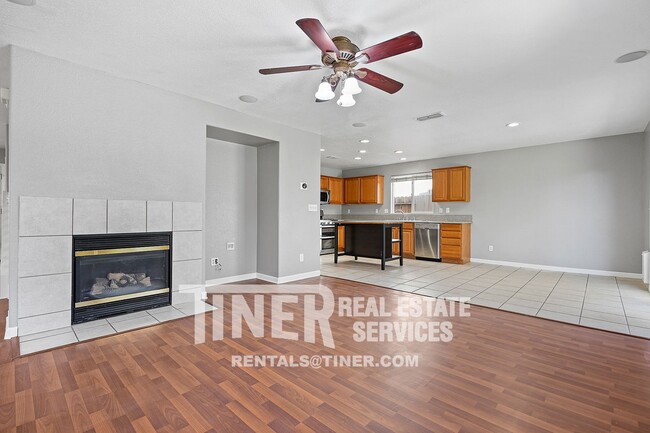 Building Photo - Stunning 3 Bedroom Mather Home