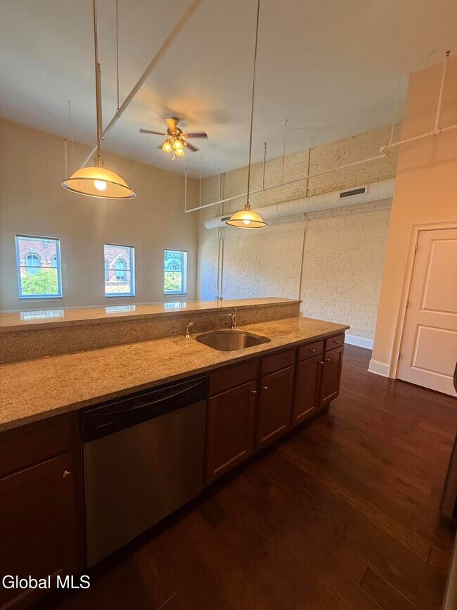 Foto del edificio - 275 River St