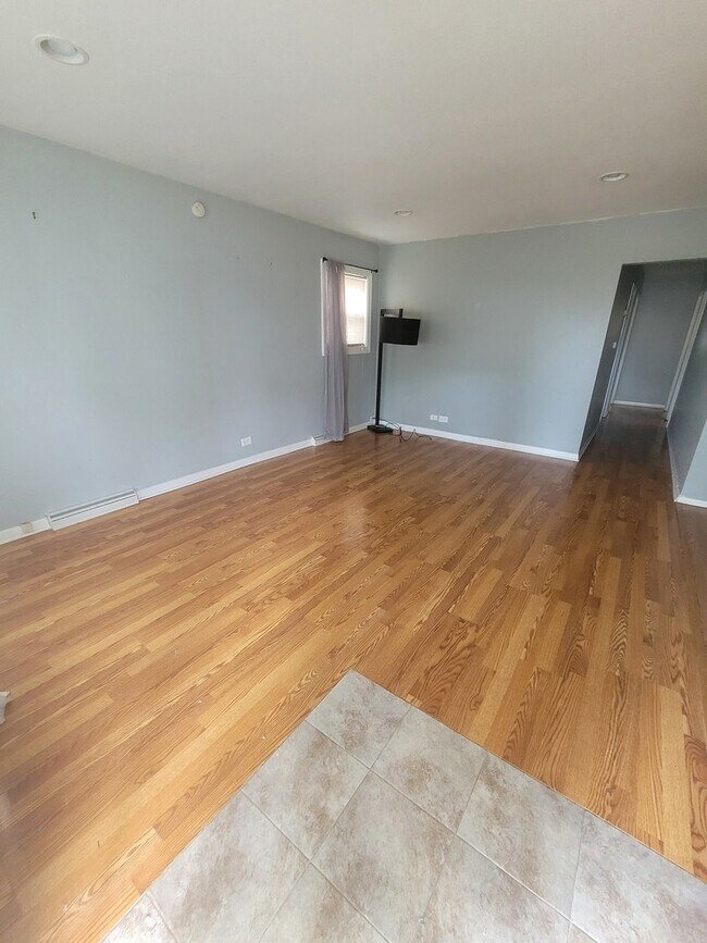 Building Photo - 7768 Lawler Ave