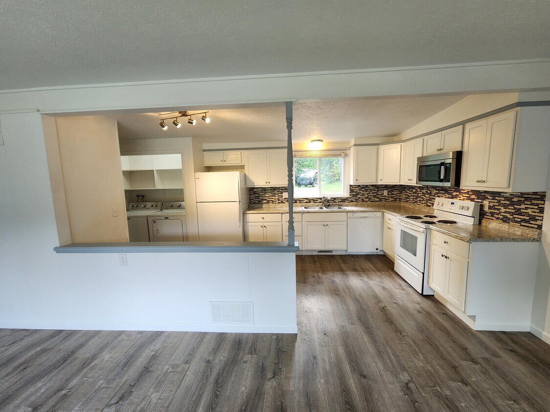 8111 Seasons Rd Unit 8111, Streetsboro, OH 44241 Room for Rent in Streetsboro, OH