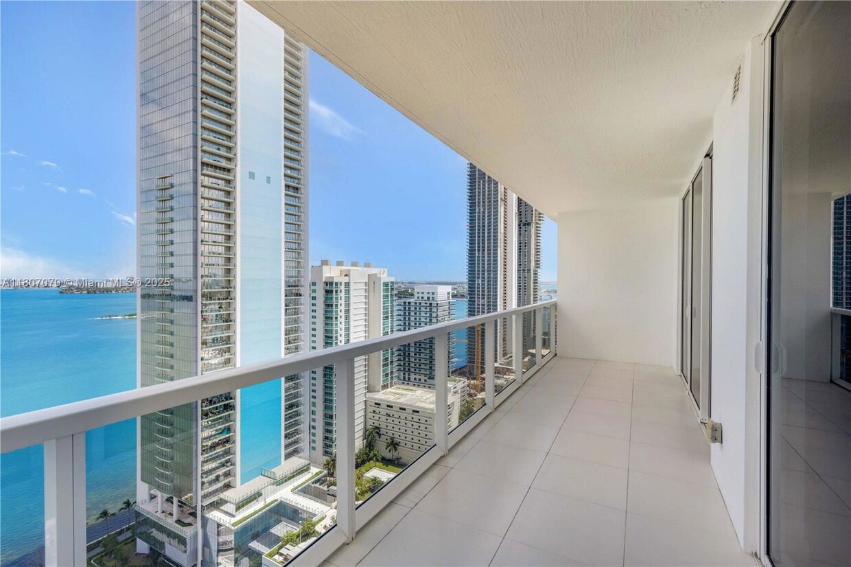 Foto principal - 600 NE 27th St