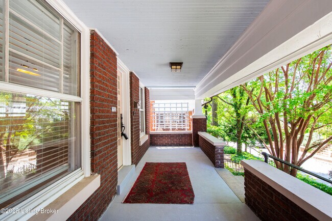 Foto del edificio - 1604 Edgeland Ave