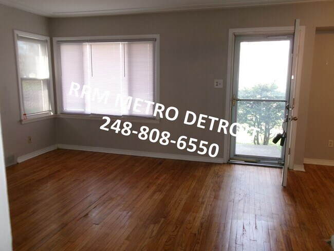 Building Photo - Move in Ready 5 Bedroom Bungalow in Redford