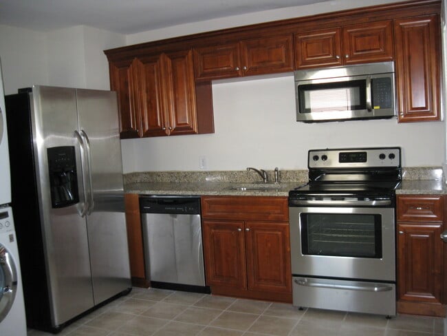 Building Photo - Adorable 2 Bedroom in Hampton!