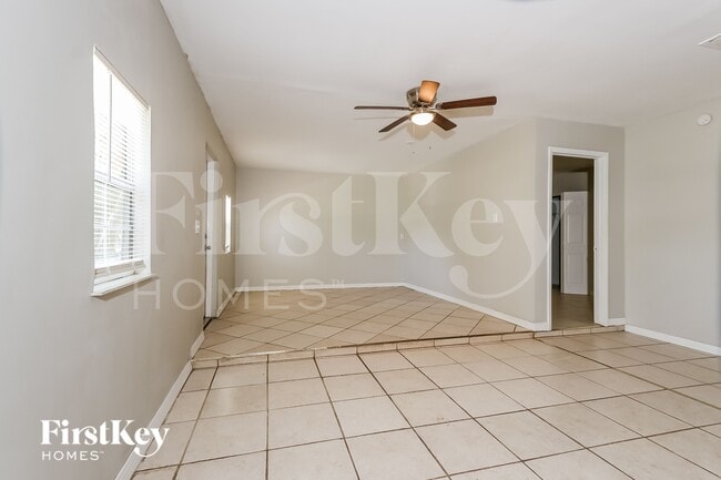 Building Photo - 438 SE Streamlet Ave