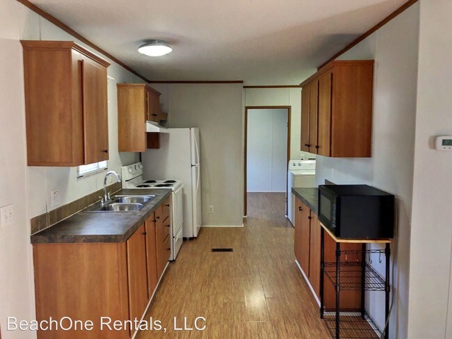 Building Photo - 2 br, 1 bath House - 909 Poinsettia Drive