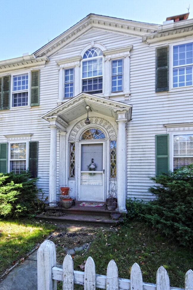 Building Photo - 562 Amity Rd