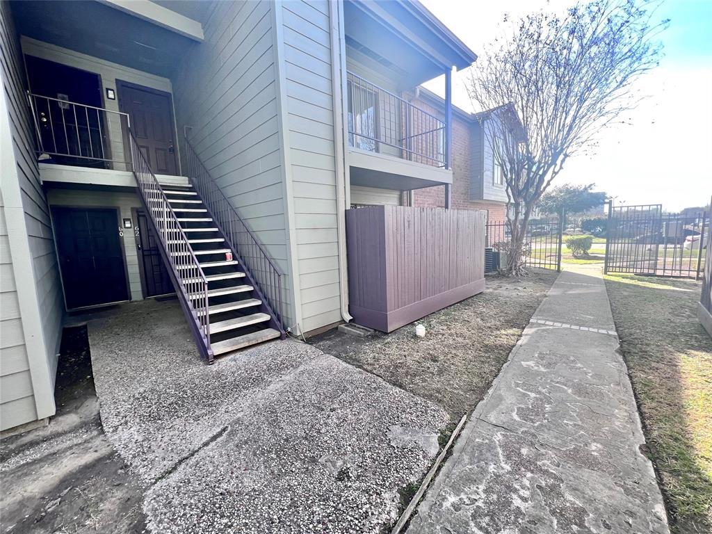Foto principal - 9350 Country Creek St