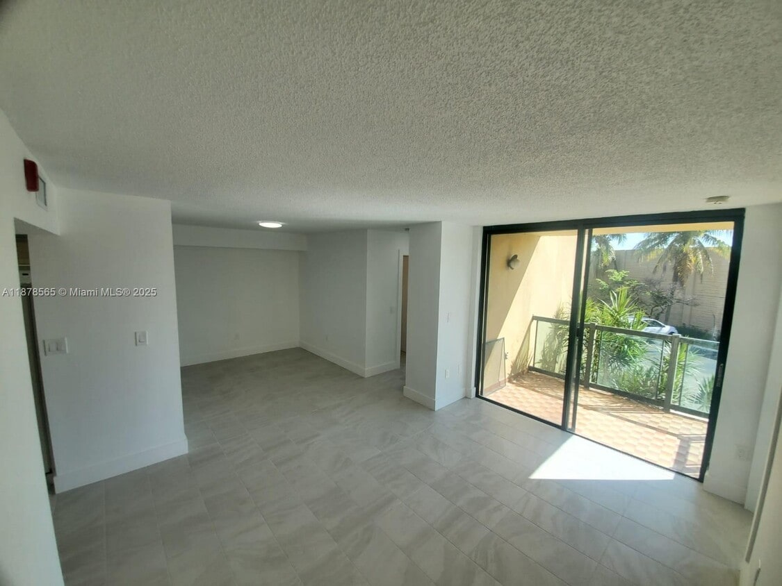 Foto principal - 11750 SW 18th St