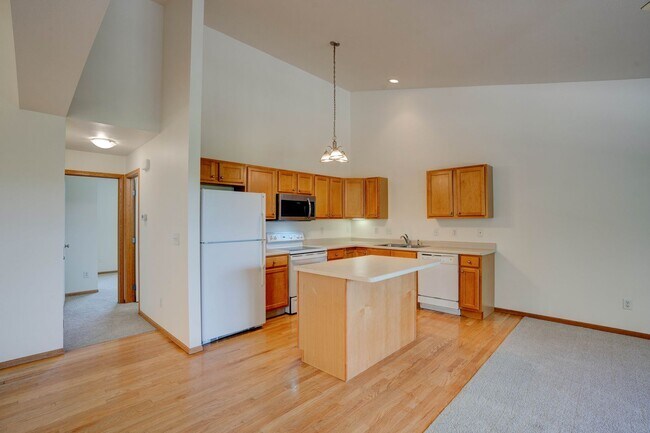 Building Photo - Woodridge Estates Townhomes