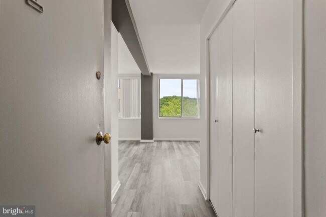 Foto del edificio - 6631 Wakefield Dr