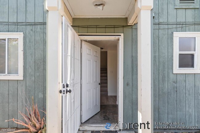 Building Photo - 4 br, 2 bath Townhome - 2446 90th Ave, Oak...