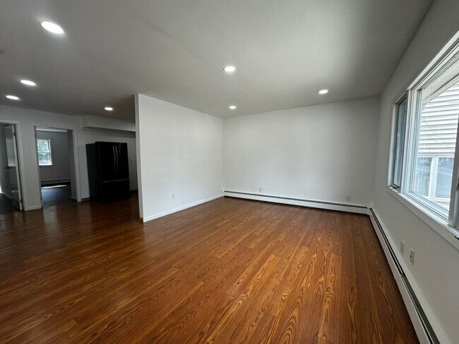 Foto del edificio - 102 Wallington Ave