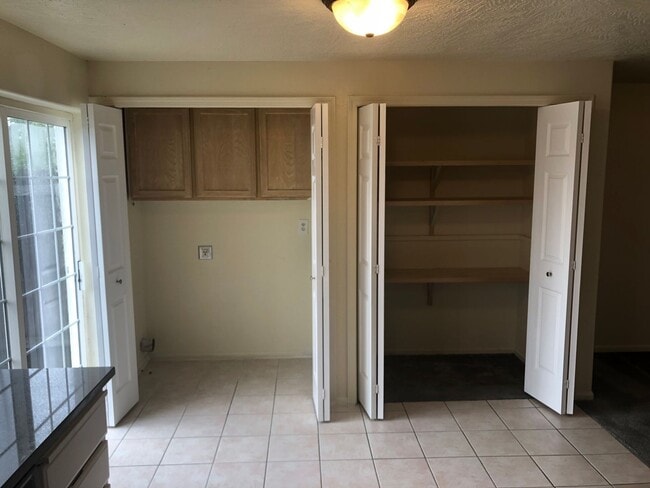 Building Photo - Updated Duplex - 3 Bedroom 1.5 Bath