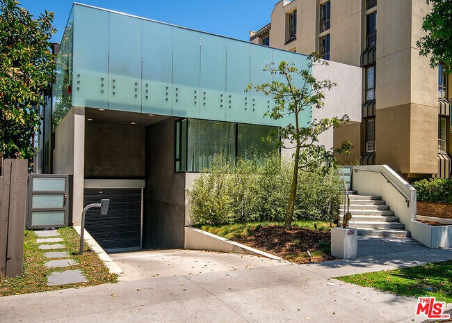 Building Photo - 732 Huntley Dr