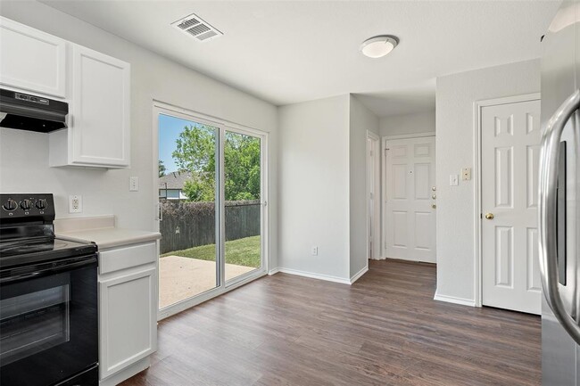 Foto del edificio - 1616 Windy Park Ct